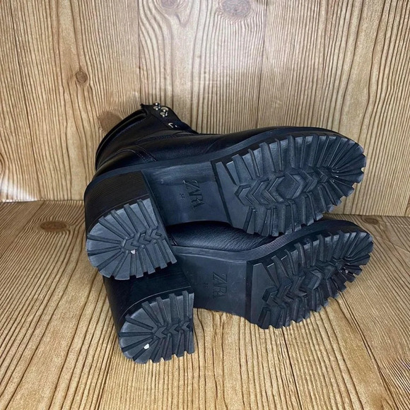 Zara black lace up heeled booties
Women’s EU size 38 - size 7 - Picture 4 of 4